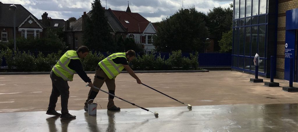 Application of primers prior to Newton liquid waterproofing membranes